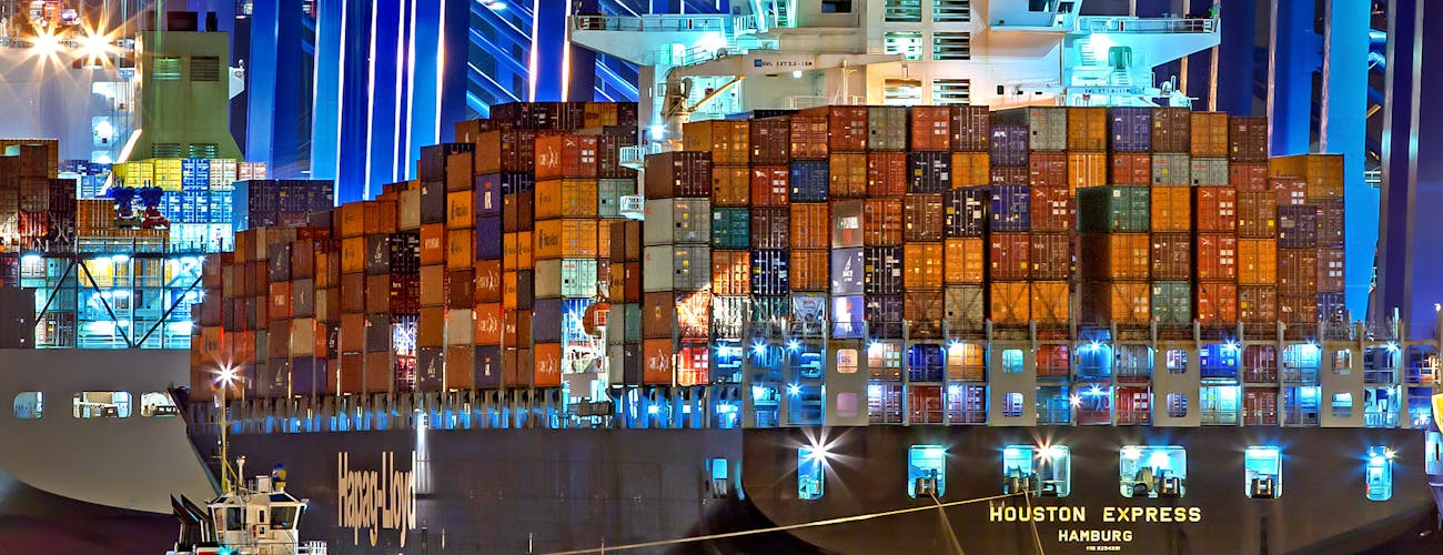 Navigating Australia's Economic Landscape: Implications of Free Trade and Protectionism Policies